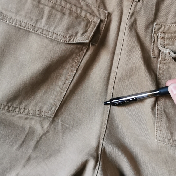 Izod Cargo Shorts - Picture 9 of 10